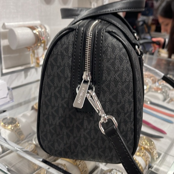 MICHAEL KORS JST TRAVEL MEDIUM DUFFLE SATCHEL SHOULDER CROSSBODY BAG MK BLACK - Picture 9 of 16